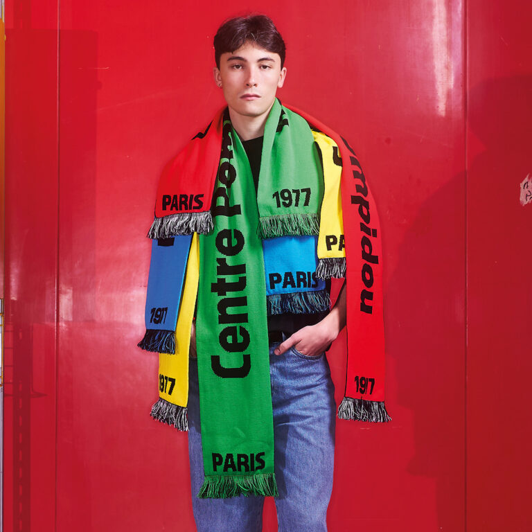 Comment le Centre Pompidou a transformé son identité architecturale en écharpes de supporter personnalisées